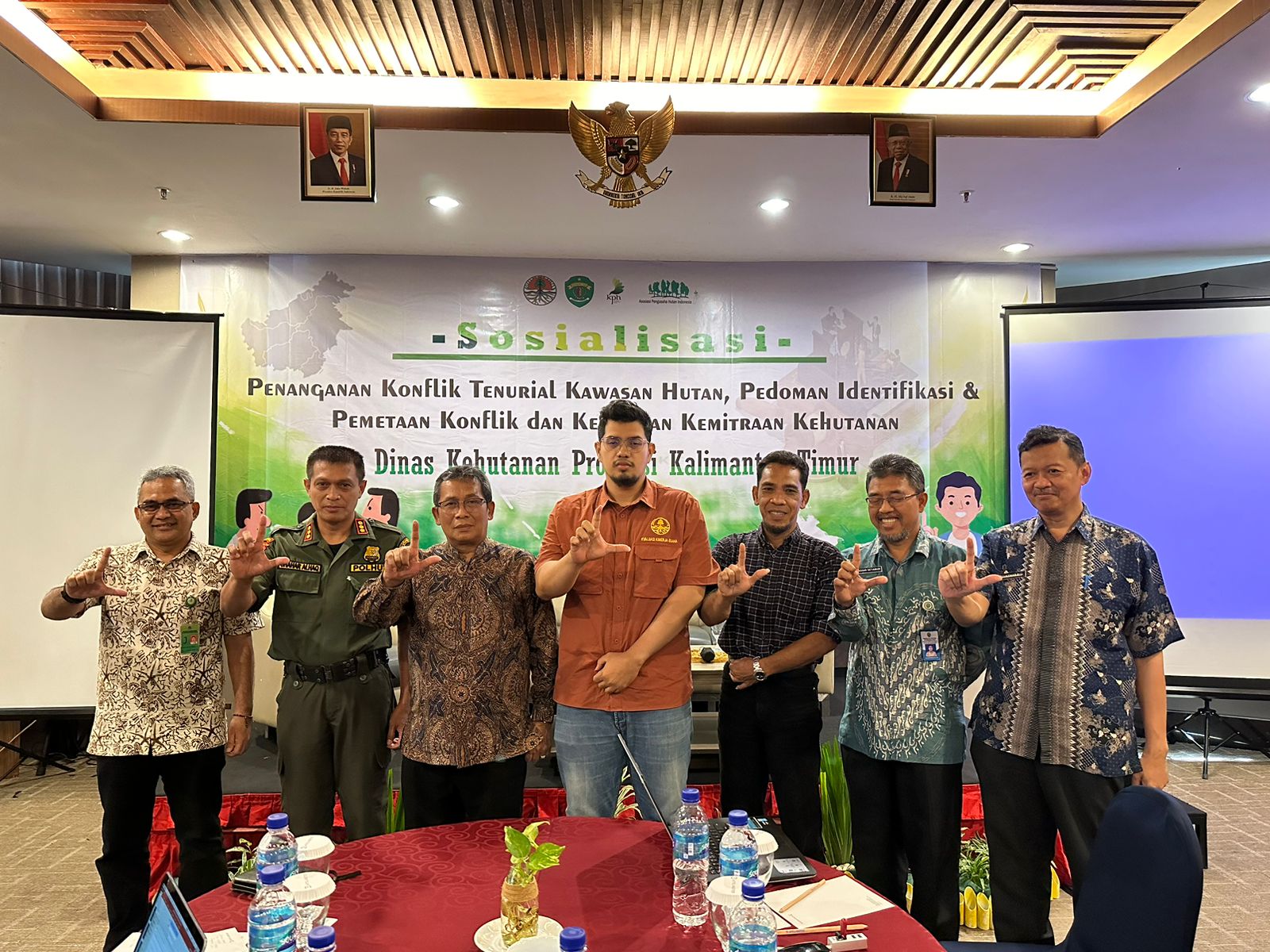 https://dishutkaltim.com/public/admin/images/gambar_berita/1695367418_WhatsApp Image 2023-09-22 at 07.55.31.jpeg